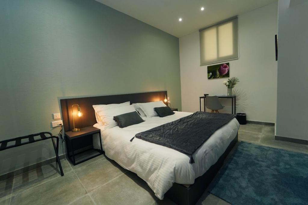 Private Rooms With Bathroom In Valletta Valeta Exterior foto